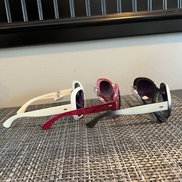 Bundle of Sunglasses - Picture 2 of 6